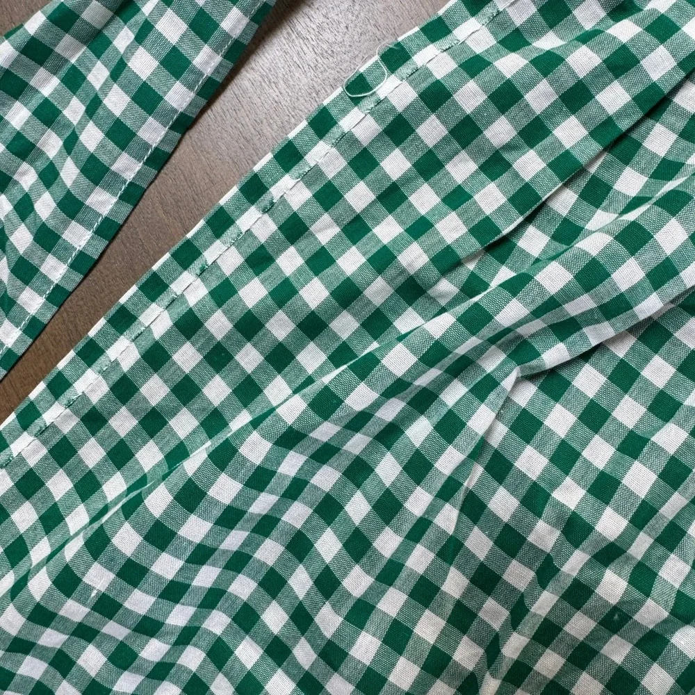 VNTG Green White Gingham Check Apron Shabby Chic Cottagecore Hostess Lace Trim